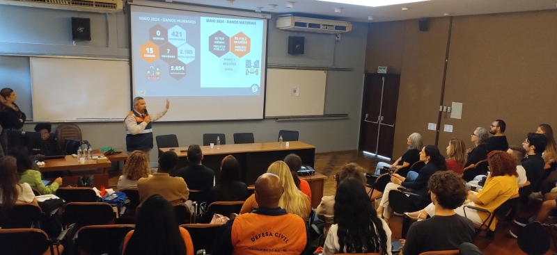 Noticia superintendente-da-defesa-civil-foi-painelista-de-seminario-da-ufrgs